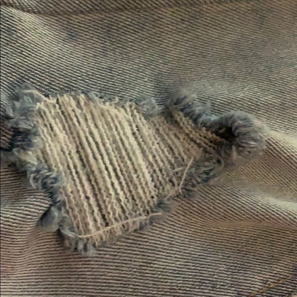 Light wash capris - Picture 6 of 7